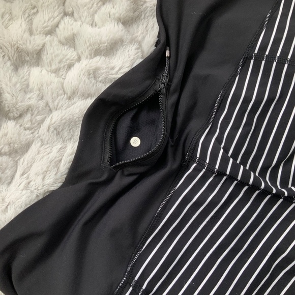 Lululemon Black & White Striped Cropped Leggings 23 Inch Long Zippered Leg Pant - Picture 6 of 9